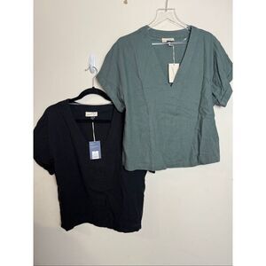 Two - Universal Thread XL NWT V-neck Short Sleeve Tops Linen & cotton Black & Sa
